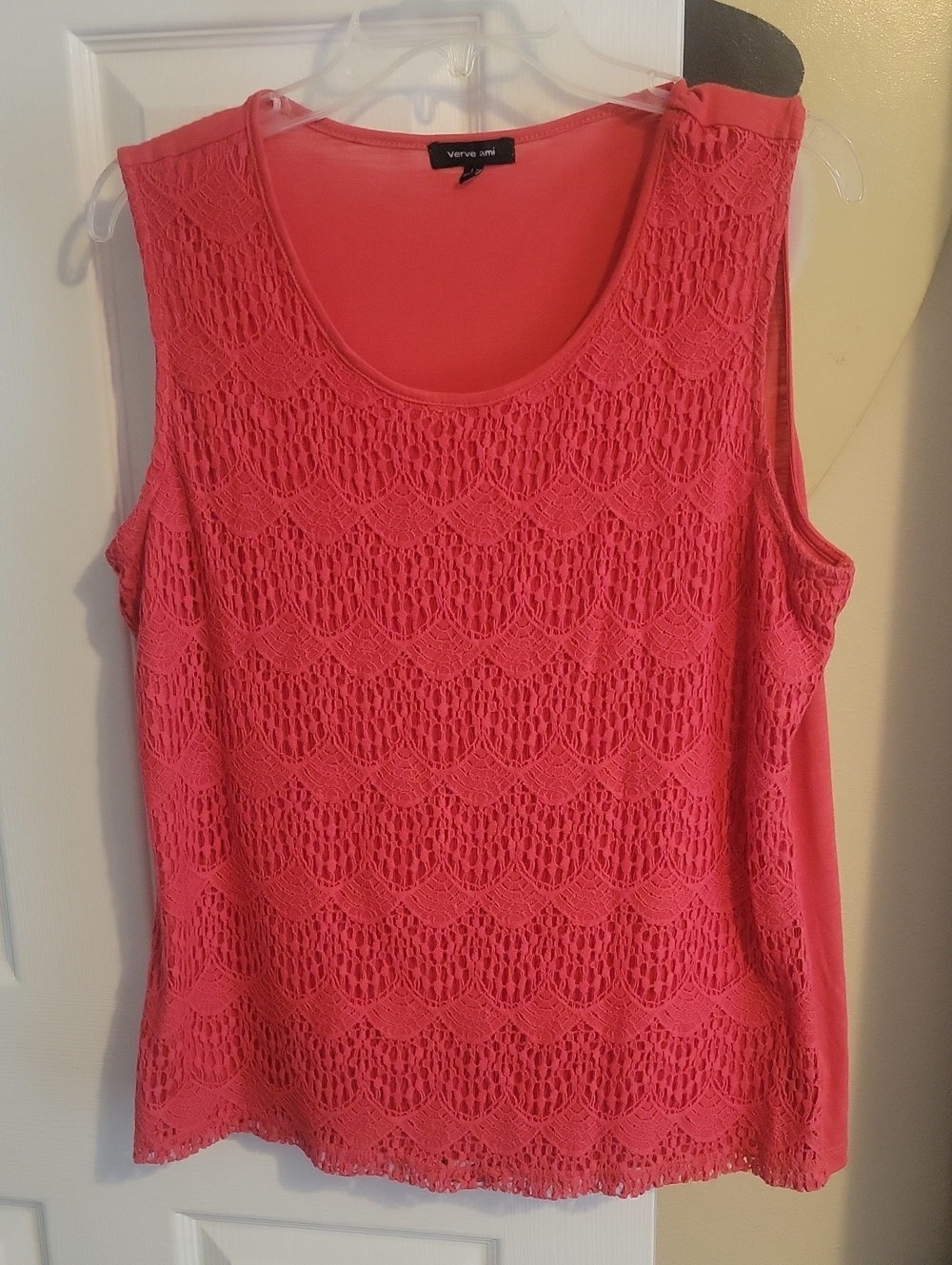 Verve Ami SzLg Coral Crochet Overlay Shell Sleeveless Tank